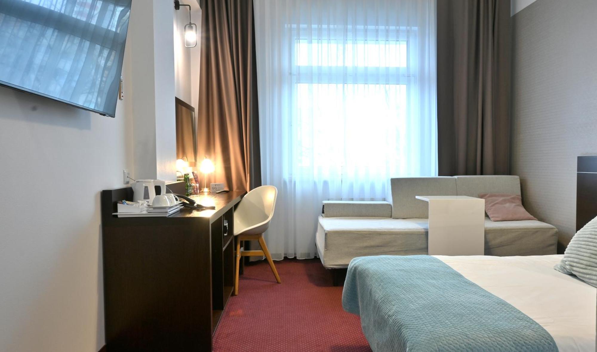 เมอร์เคียว เพียทร์โคว์ ตรือบูนาลสกี้ เวสติล โฮเต็ล Hotel พิยอตตูร์กุฟ เทรบูนัลสกี ภายนอก รูปภาพ