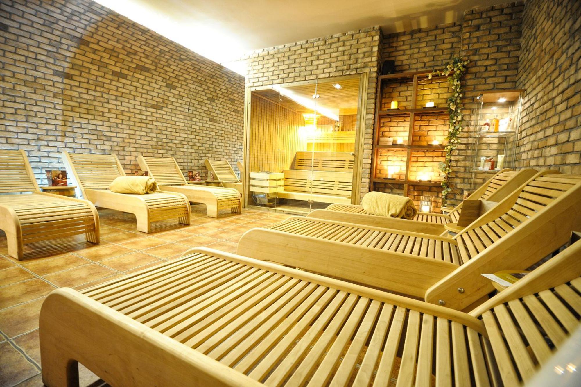 เมอร์เคียว เพียทร์โคว์ ตรือบูนาลสกี้ เวสติล โฮเต็ล Hotel พิยอตตูร์กุฟ เทรบูนัลสกี ภายนอก รูปภาพ