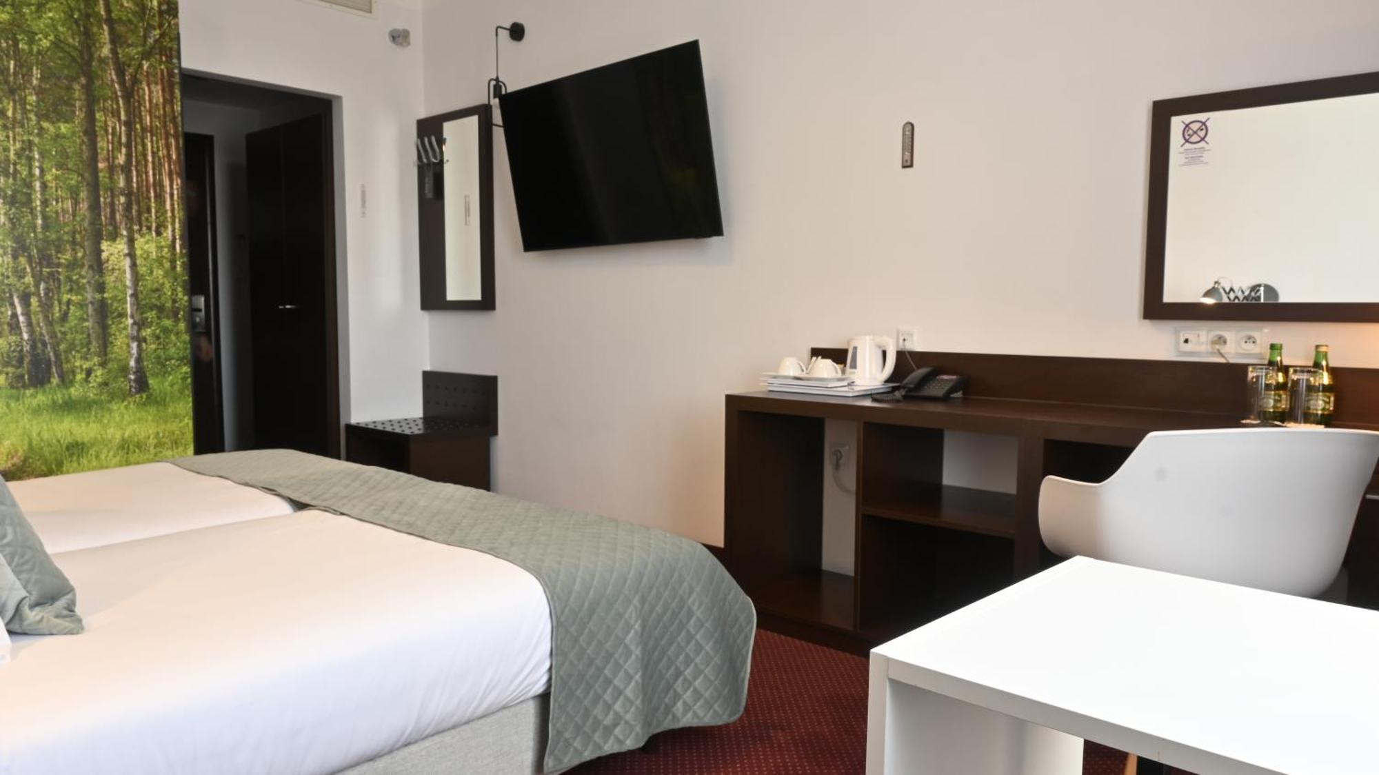 เมอร์เคียว เพียทร์โคว์ ตรือบูนาลสกี้ เวสติล โฮเต็ล Hotel พิยอตตูร์กุฟ เทรบูนัลสกี ภายนอก รูปภาพ