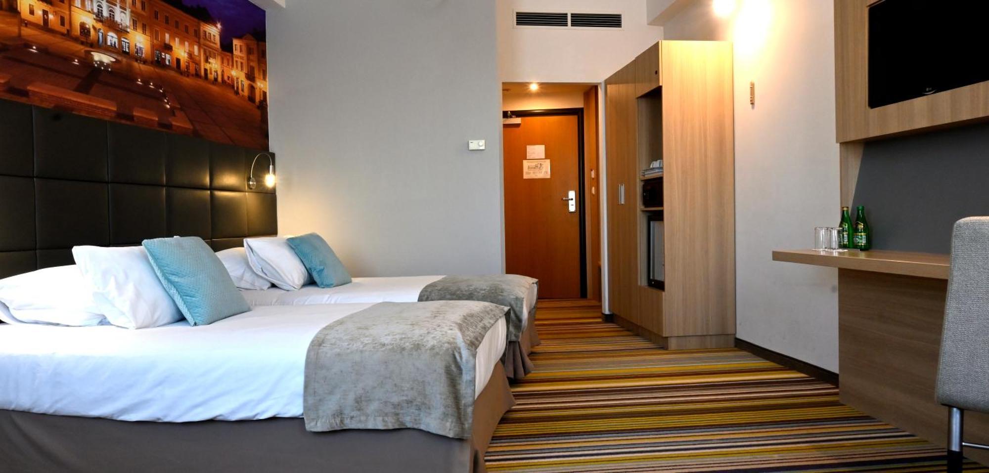 เมอร์เคียว เพียทร์โคว์ ตรือบูนาลสกี้ เวสติล โฮเต็ล Hotel พิยอตตูร์กุฟ เทรบูนัลสกี ภายนอก รูปภาพ