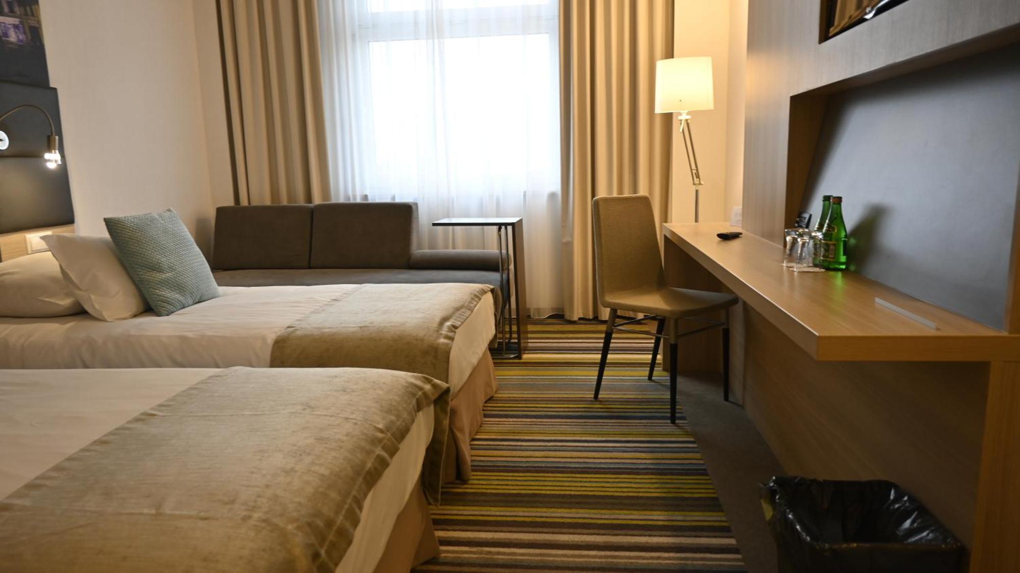 เมอร์เคียว เพียทร์โคว์ ตรือบูนาลสกี้ เวสติล โฮเต็ล Hotel พิยอตตูร์กุฟ เทรบูนัลสกี ภายนอก รูปภาพ