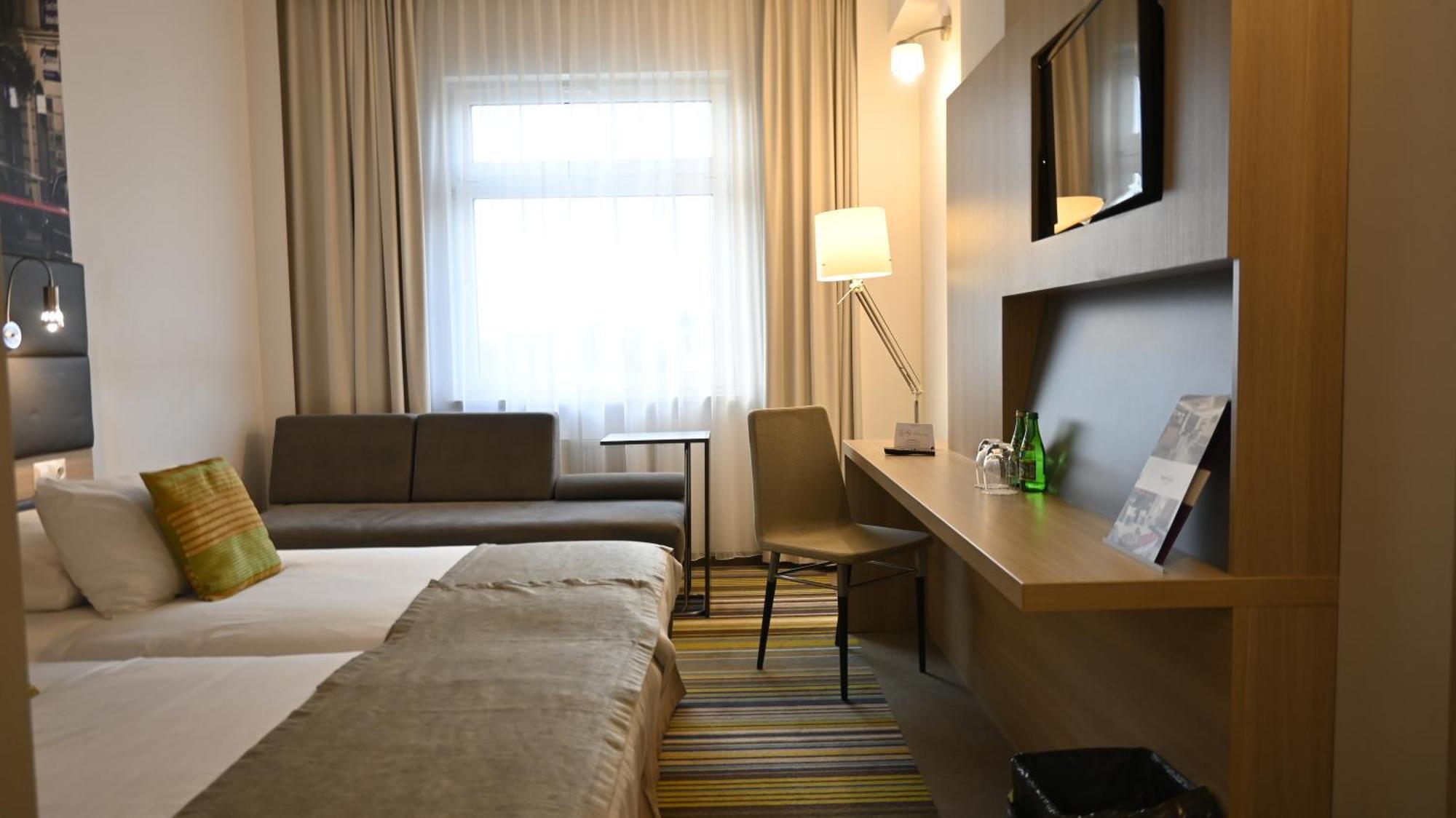 เมอร์เคียว เพียทร์โคว์ ตรือบูนาลสกี้ เวสติล โฮเต็ล Hotel พิยอตตูร์กุฟ เทรบูนัลสกี ภายนอก รูปภาพ