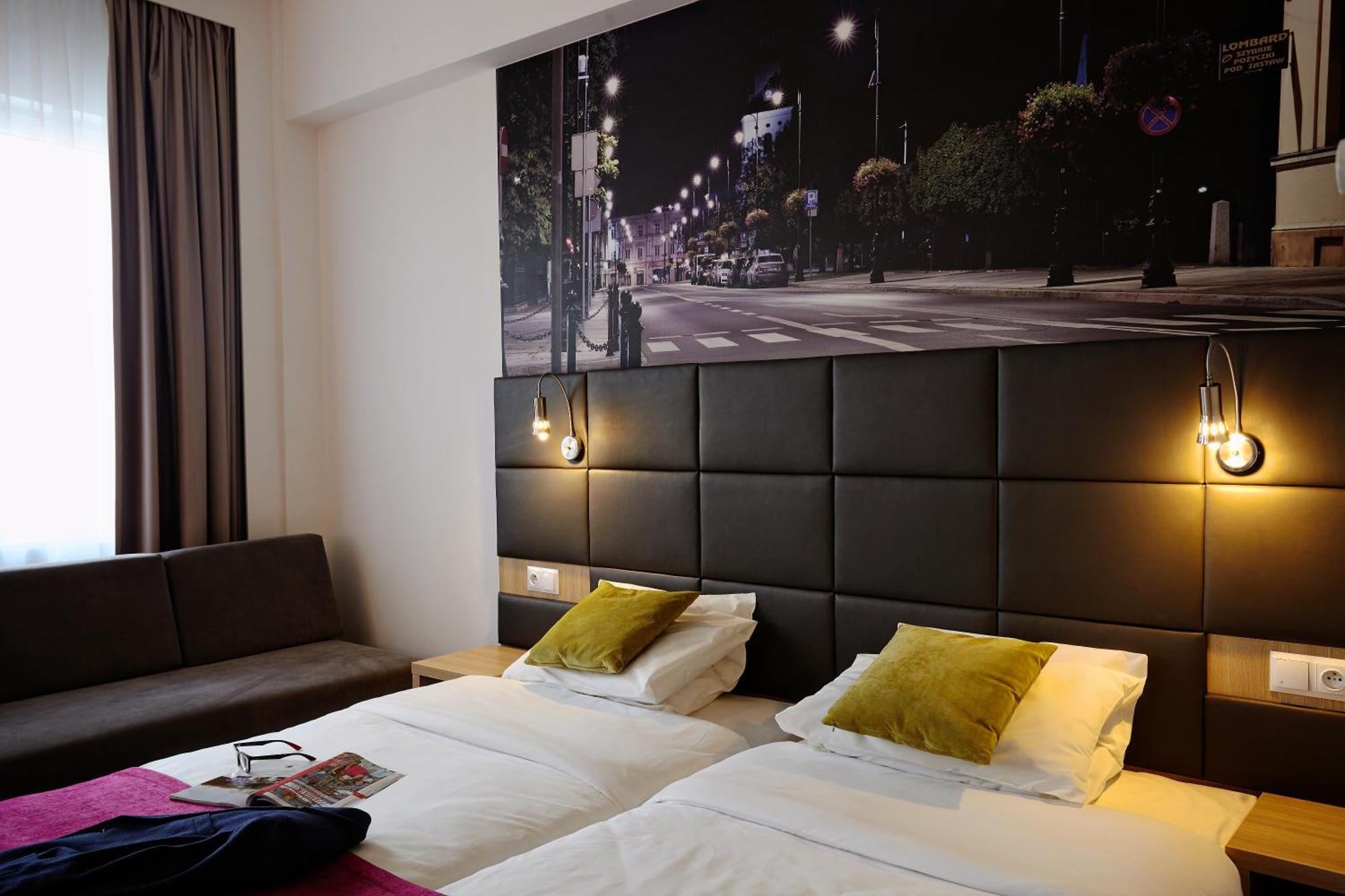 เมอร์เคียว เพียทร์โคว์ ตรือบูนาลสกี้ เวสติล โฮเต็ล Hotel พิยอตตูร์กุฟ เทรบูนัลสกี ภายนอก รูปภาพ