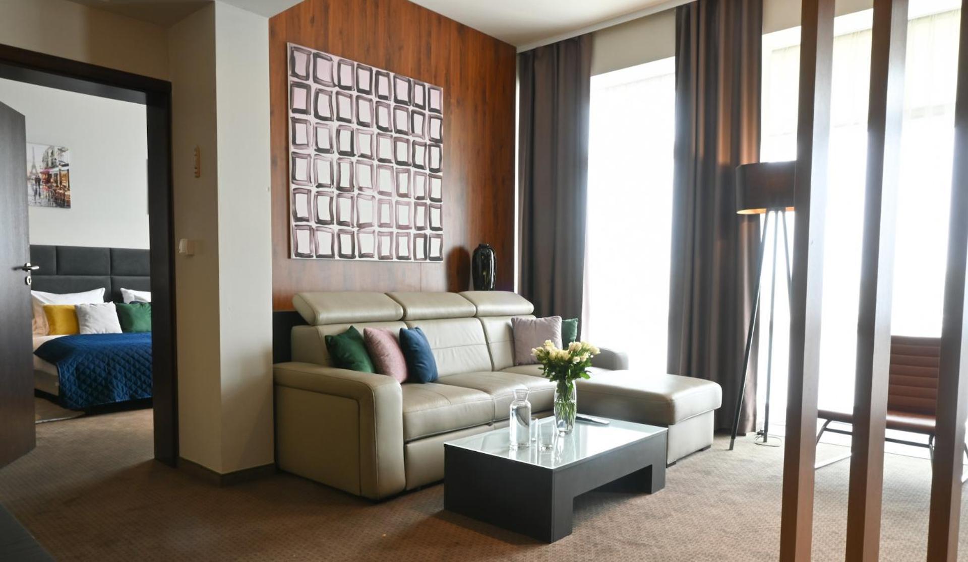 เมอร์เคียว เพียทร์โคว์ ตรือบูนาลสกี้ เวสติล โฮเต็ล Hotel พิยอตตูร์กุฟ เทรบูนัลสกี ภายนอก รูปภาพ