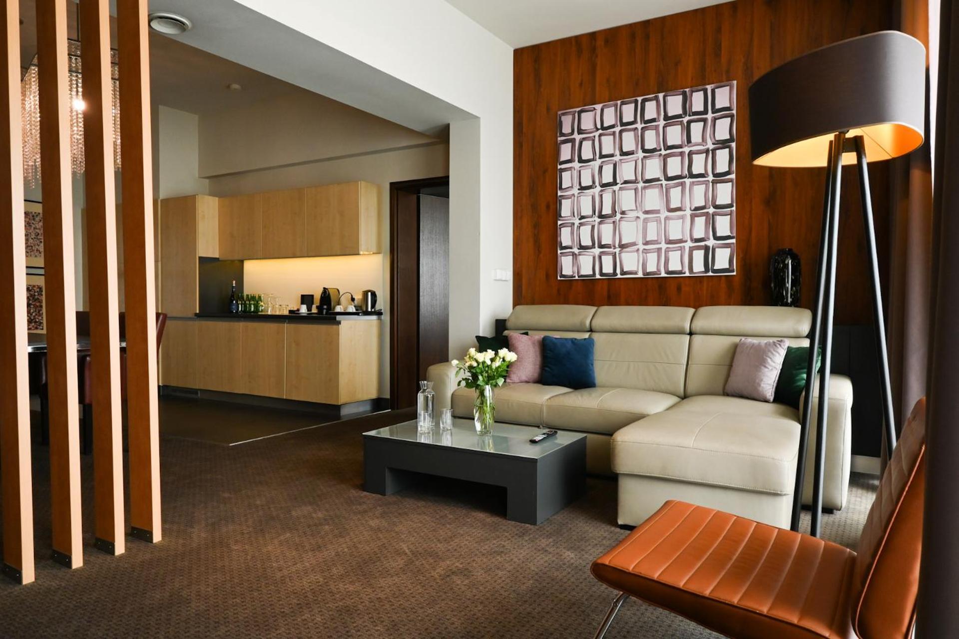 เมอร์เคียว เพียทร์โคว์ ตรือบูนาลสกี้ เวสติล โฮเต็ล Hotel พิยอตตูร์กุฟ เทรบูนัลสกี ภายนอก รูปภาพ