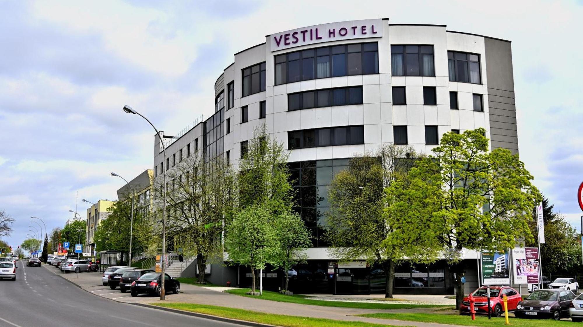 เมอร์เคียว เพียทร์โคว์ ตรือบูนาลสกี้ เวสติล โฮเต็ล Hotel พิยอตตูร์กุฟ เทรบูนัลสกี ภายนอก รูปภาพ